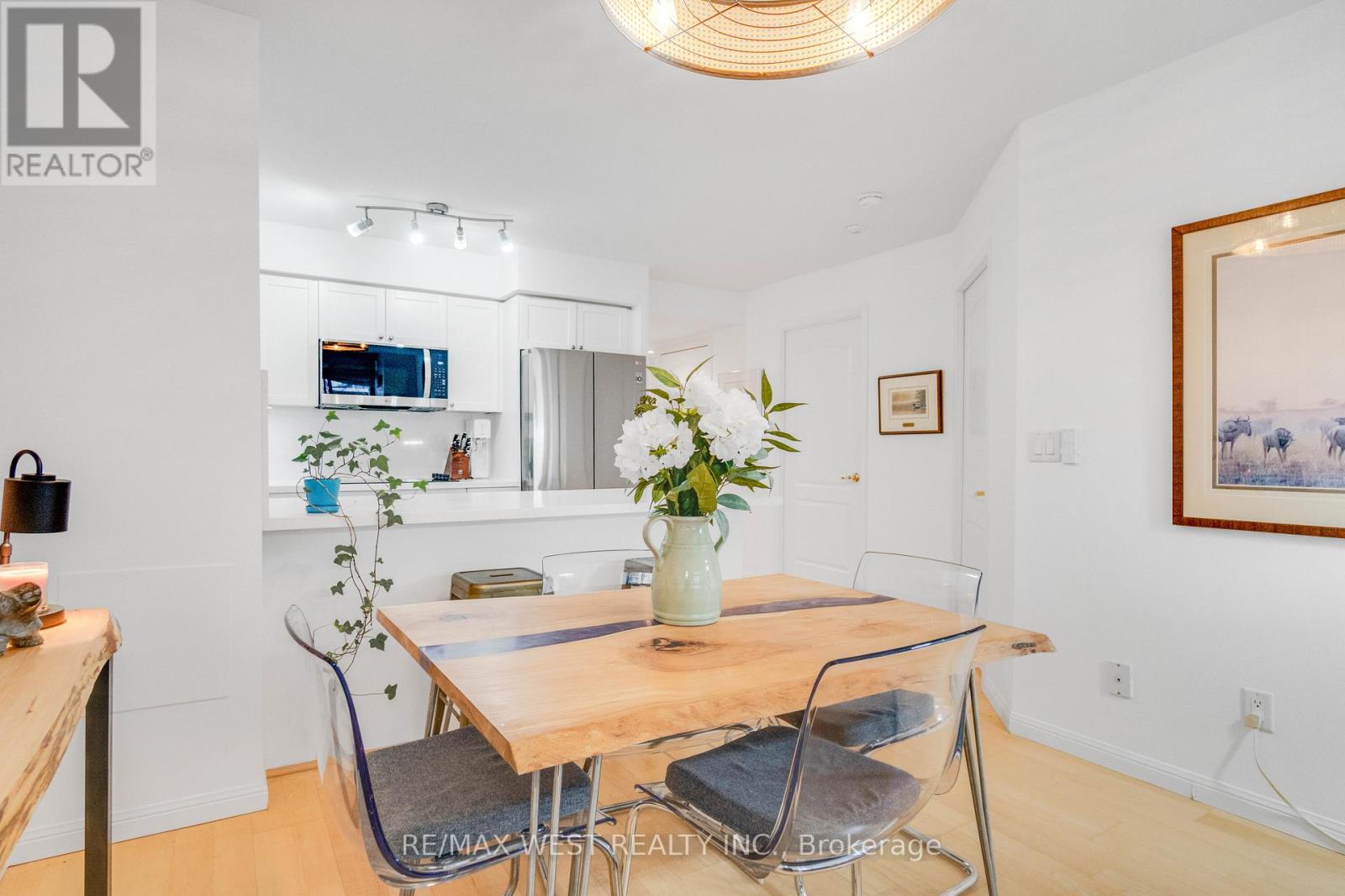 202 - 18 Stafford Street, Toronto, Ontario M5V 3W4 - Photo 3 - C12980258