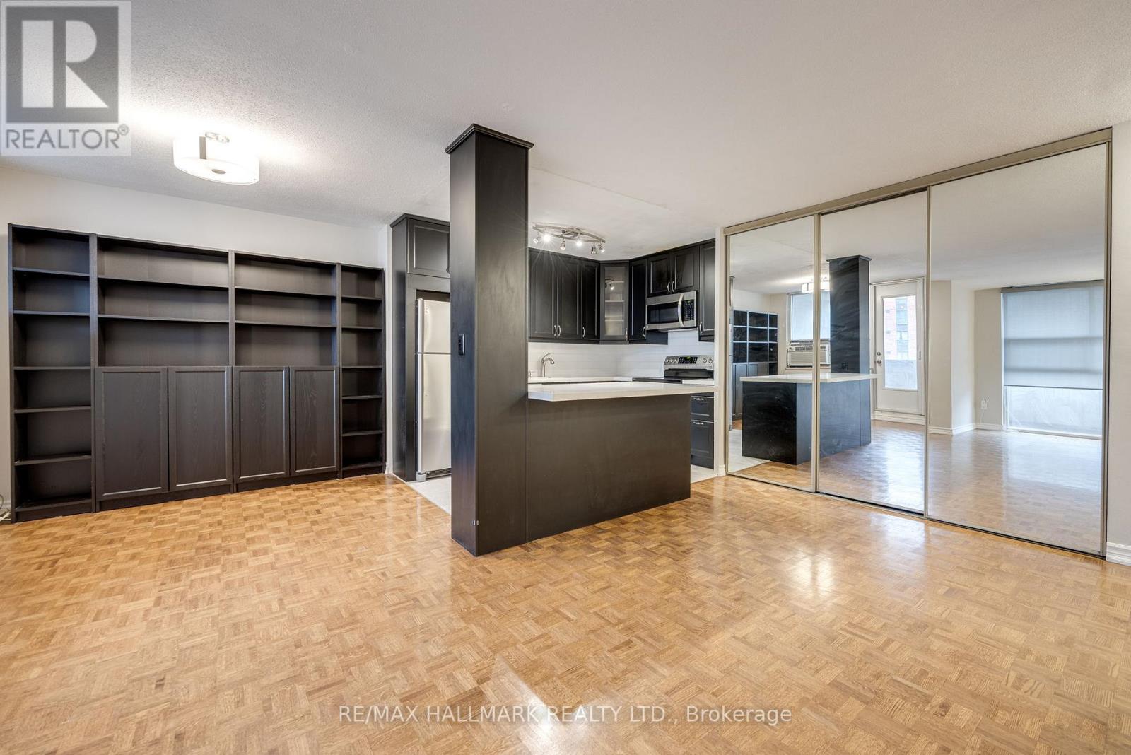 1715 - 40 Homewood Avenue, Toronto, Ontario  M4Y 2K2 - Photo 5 - C12980284