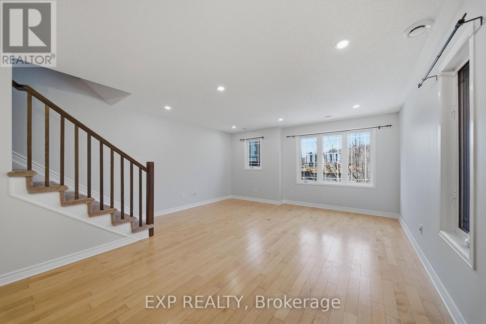 462 Leboutillier Avenue, Ottawa, Ontario  K1K 2V7 - Photo 3 - X12980228