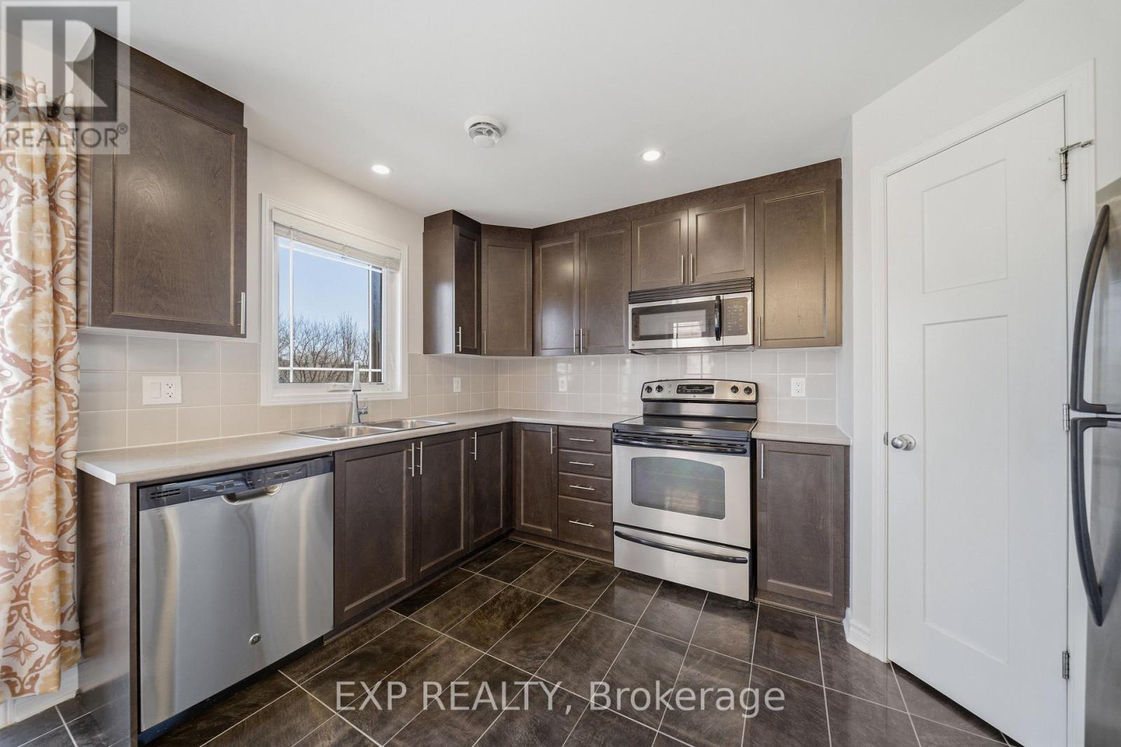 462 Leboutillier Avenue, Ottawa, Ontario  K1K 2V7 - Photo 7 - X12980228