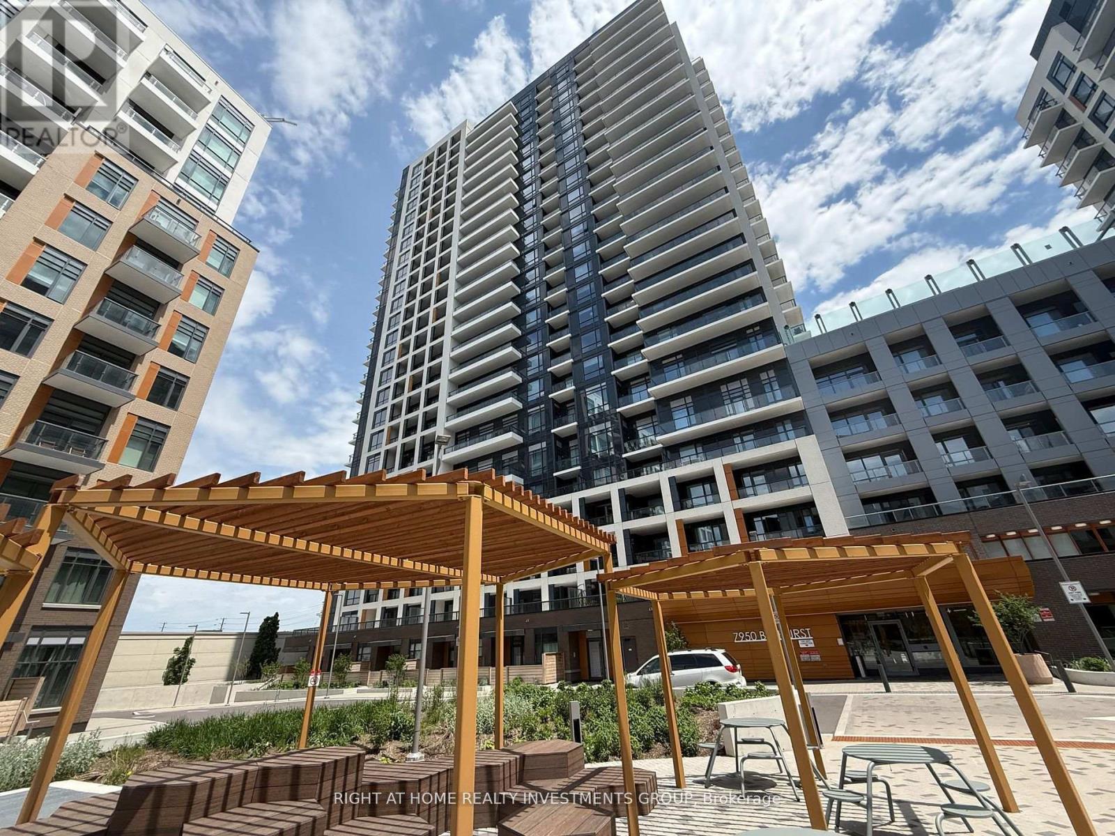 427 - 7950 Bathurst Street, Vaughan, Ontario  L4J 0B8 - Photo 1 - N12980306