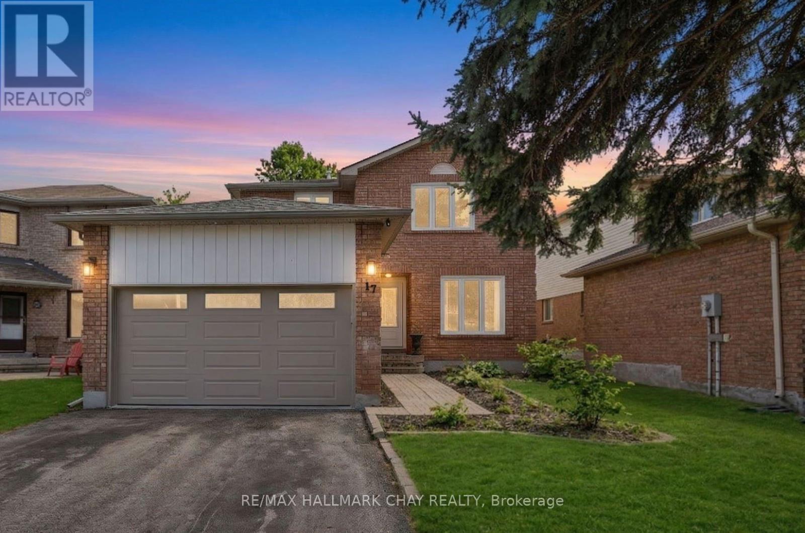 17 CUTHBERT STREET, Barrie, Ontario