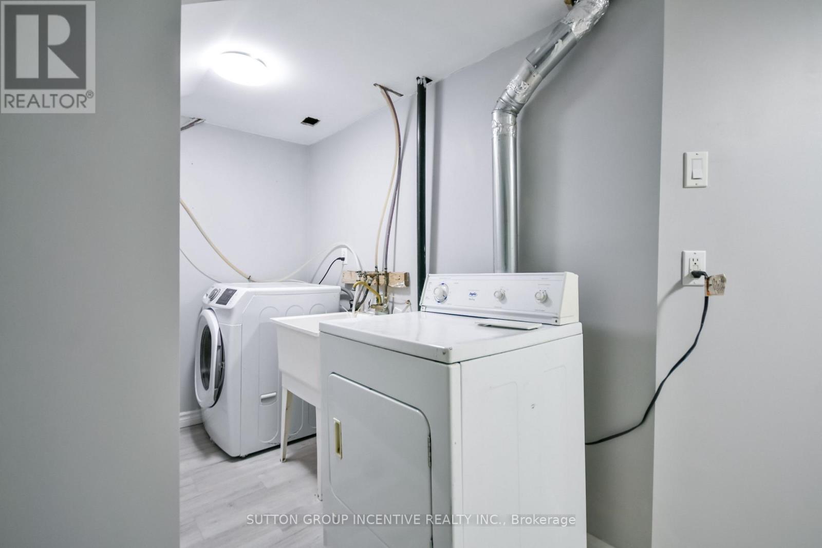 256 Dunsmore Lane, Barrie, Ontario  L4M 7A7 - Photo 11 - S12980248