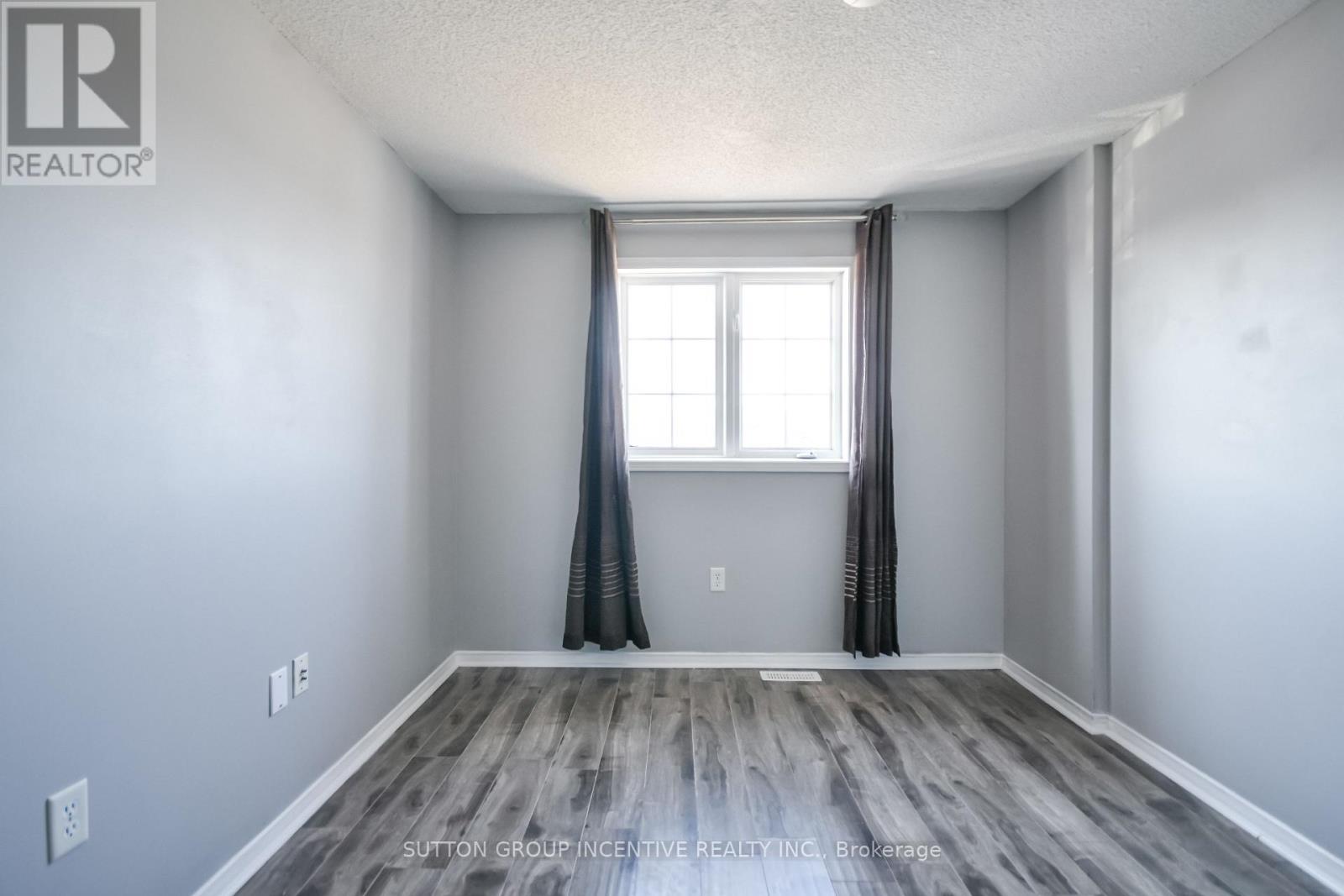 256 Dunsmore Lane, Barrie, Ontario  L4M 7A7 - Photo 16 - S12980248