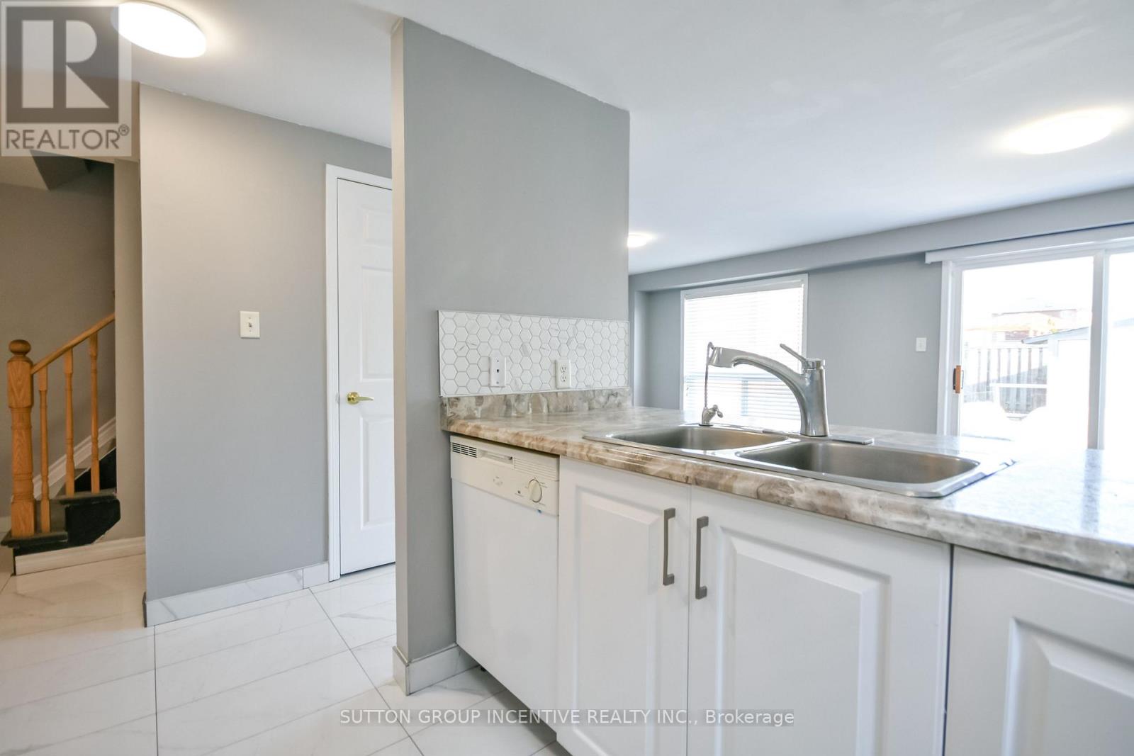 256 Dunsmore Lane, Barrie, Ontario  L4M 7A7 - Photo 38 - S12980248