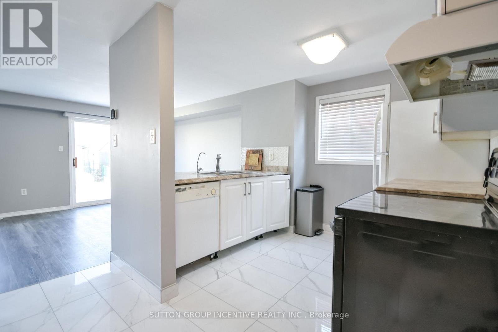 256 Dunsmore Lane, Barrie, Ontario  L4M 7A7 - Photo 41 - S12980248