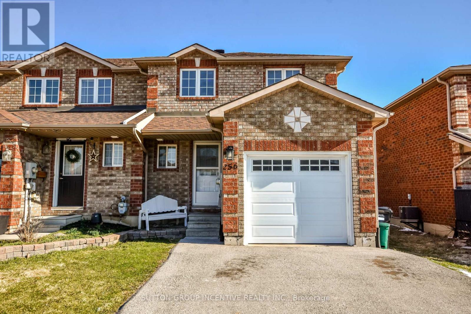 256 Dunsmore Lane, Barrie, Ontario  L4M 7A7 - Photo 5 - S12980248