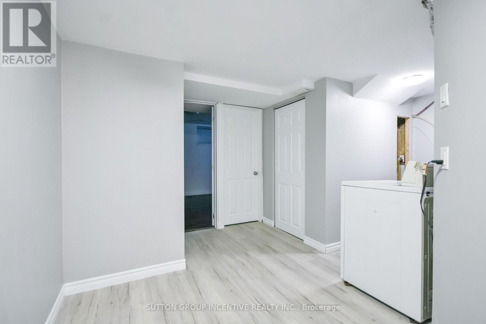 256 Dunsmore Lane, Barrie, Ontario  L4M 7A7 - Photo 8 - S12980248