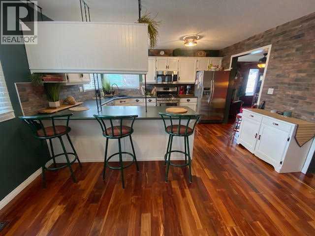 201 Hansen Drive, Hinton, Alberta  T7V 1J1 - Photo 6 - A2300096