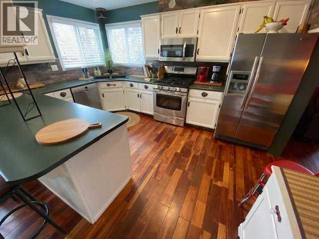 201 Hansen Drive, Hinton, Alberta  T7V 1J1 - Photo 7 - A2300096