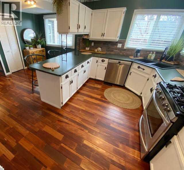 201 Hansen Drive, Hinton, Alberta  T7V 1J1 - Photo 8 - A2300096