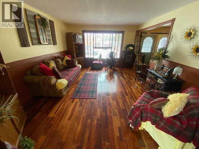 201 Hansen Drive, Hinton, Alberta  T7V 1J1 - Photo 4 - A2300096