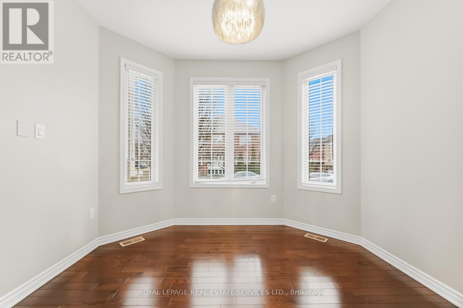 2383 Calloway Drive, Oakville, Ontario  L6M 0C1 - Photo 8 - W12980210