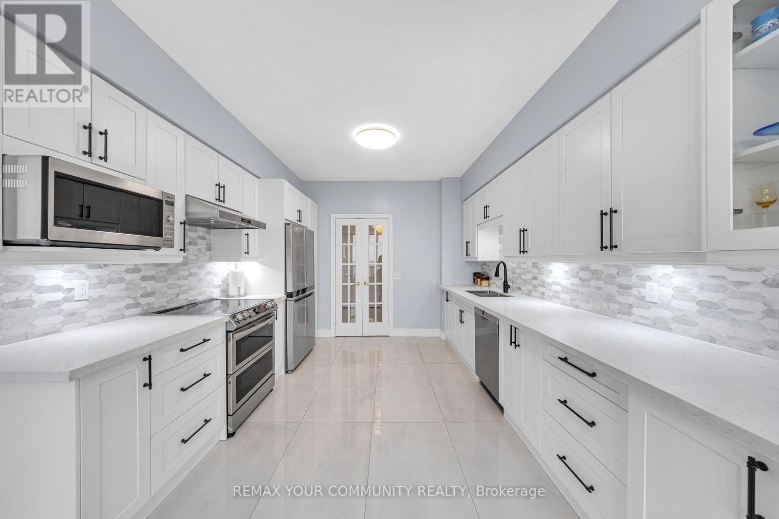 3005 - 35 Kingsbridge Garden Circle, Mississauga, Ontario  L5R 3Z5 - Photo 5 - W12980214