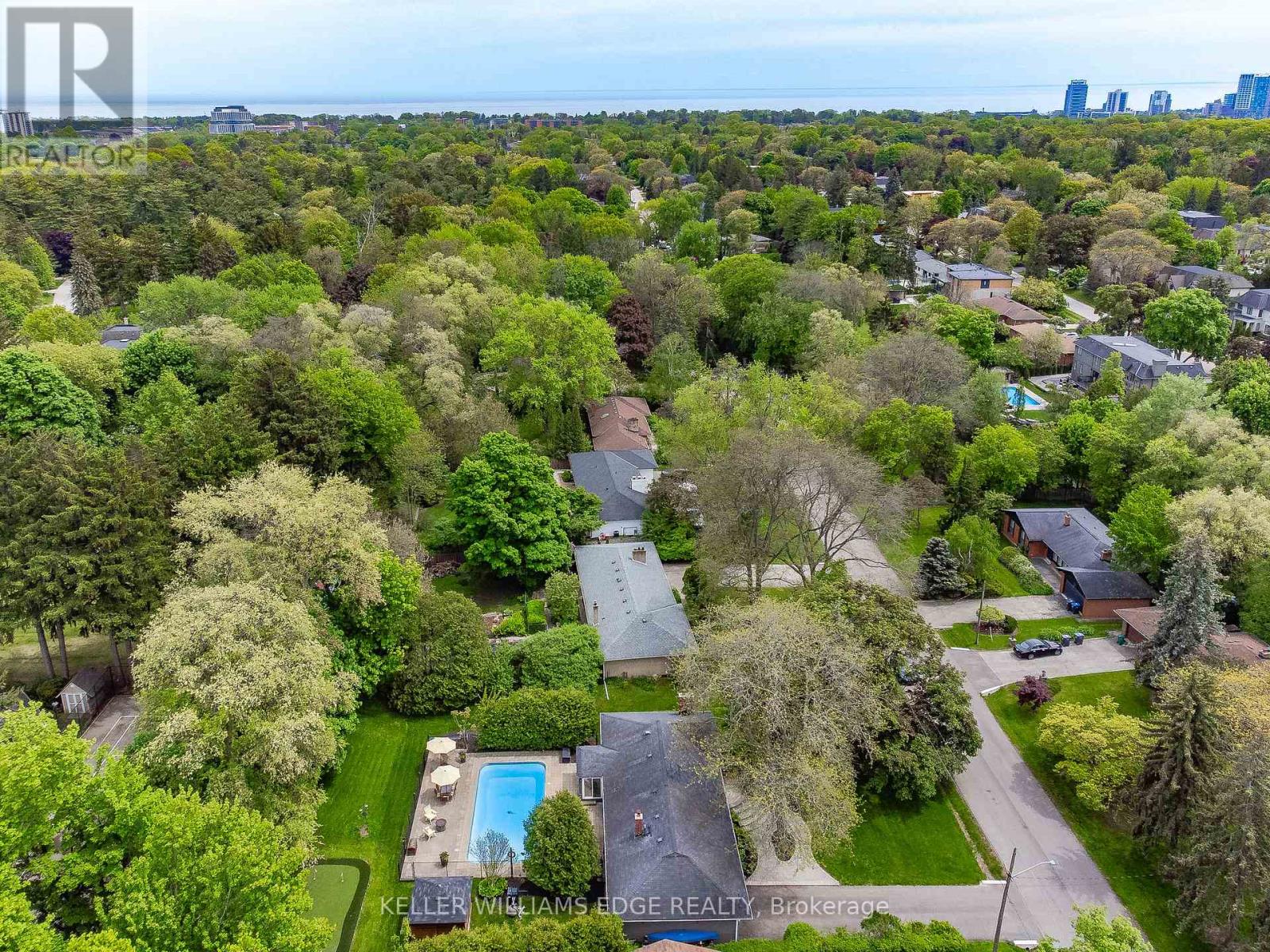 1589 Crediton Parkway, Mississauga, Ontario  L5G 3X2 - Photo 3 - W12980260