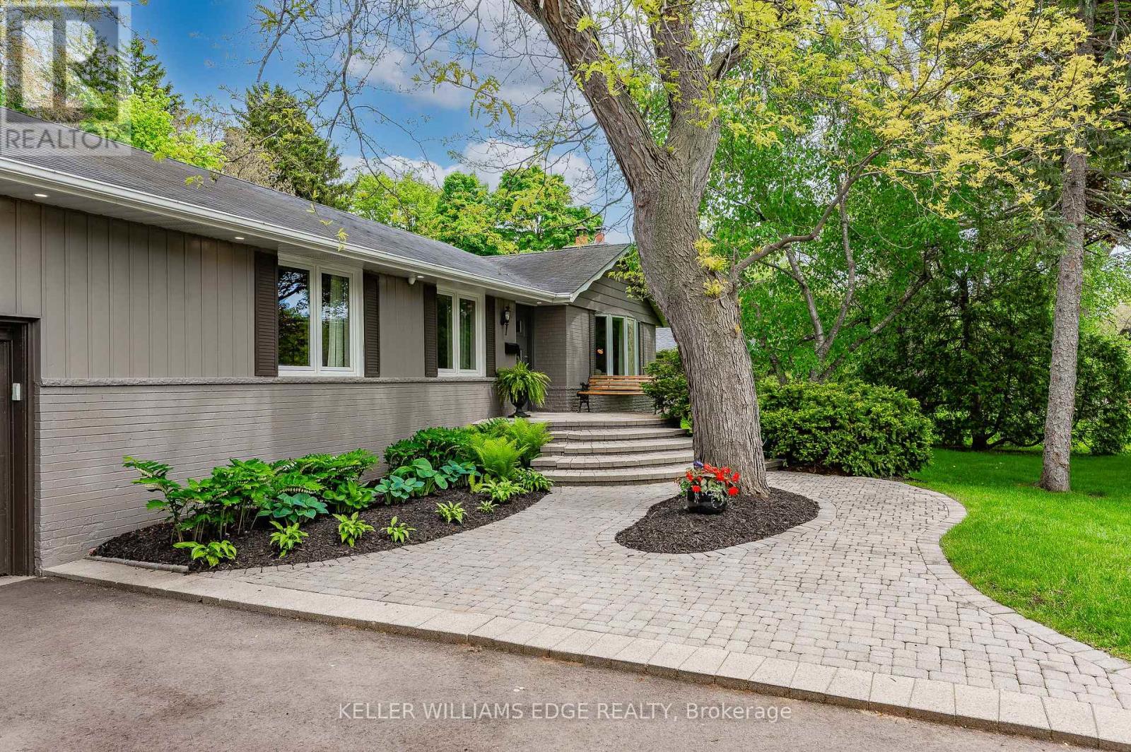 1589 Crediton Parkway, Mississauga, Ontario  L5G 3X2 - Photo 4 - W12980260