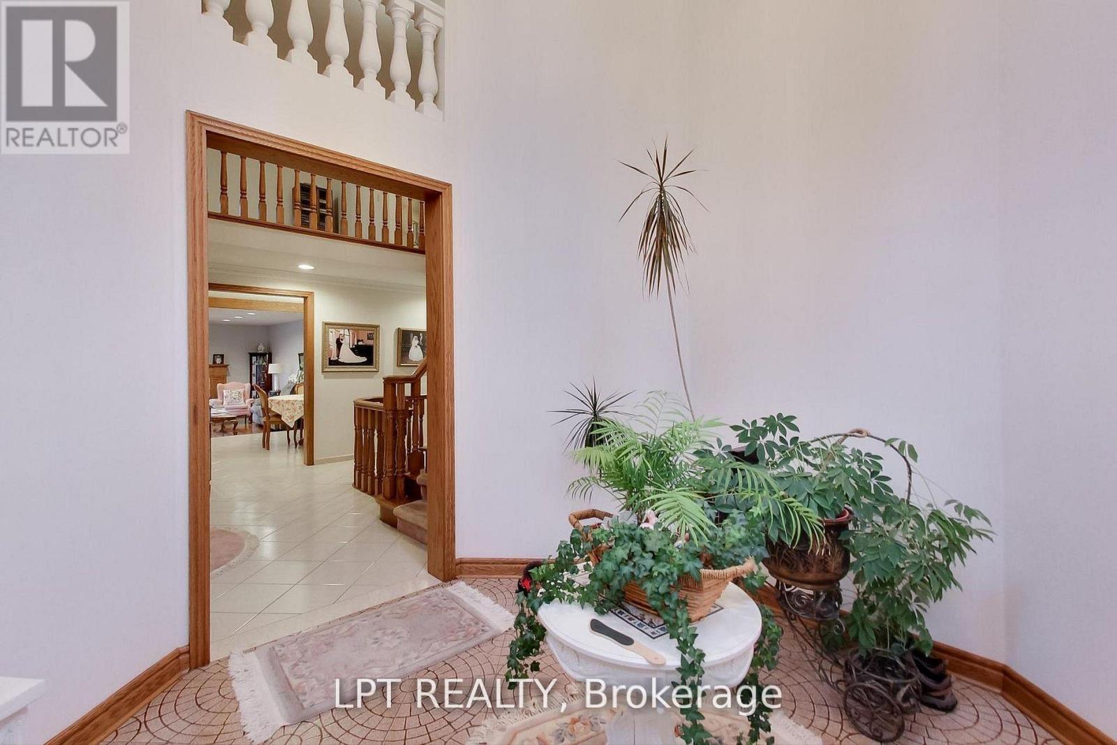 6 Fenton Way, Brampton, Ontario  L6P 0P5 - Photo 11 - W12980296