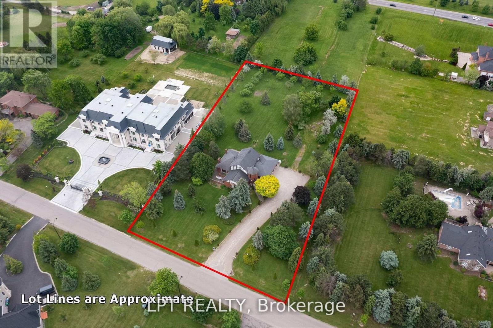 6 Fenton Way, Brampton, Ontario  L6P 0P5 - Photo 2 - W12980296