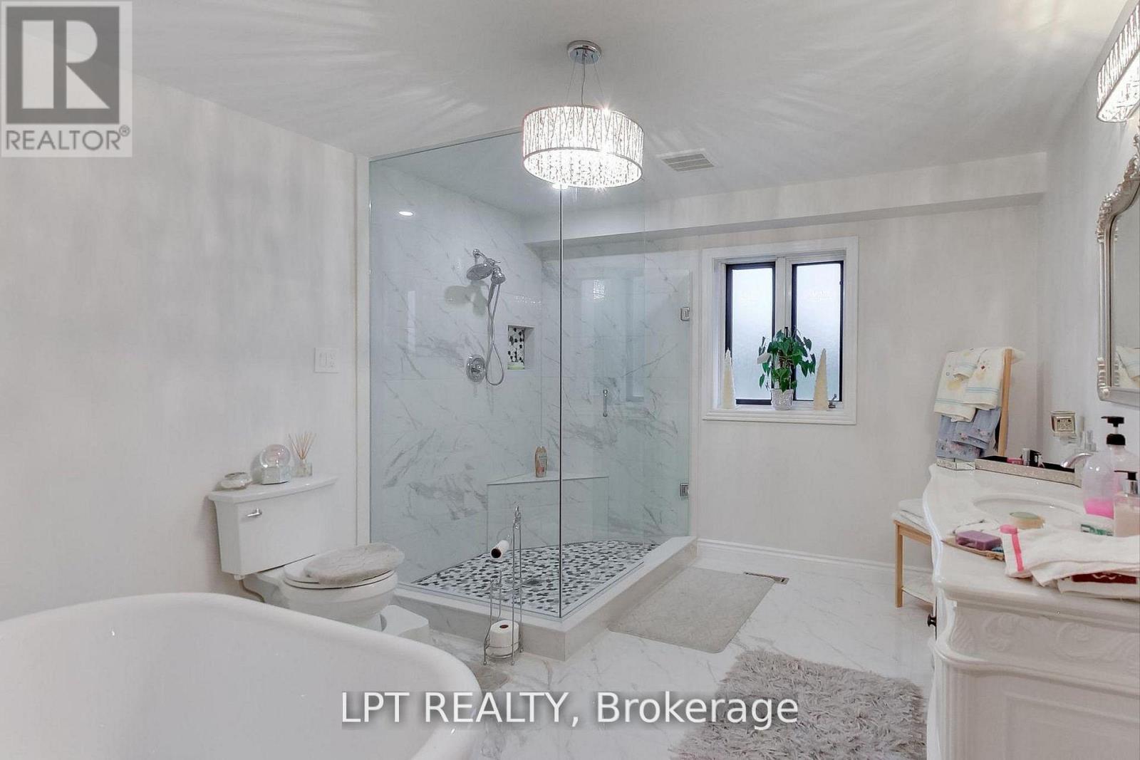 6 Fenton Way, Brampton, Ontario  L6P 0P5 - Photo 32 - W12980296