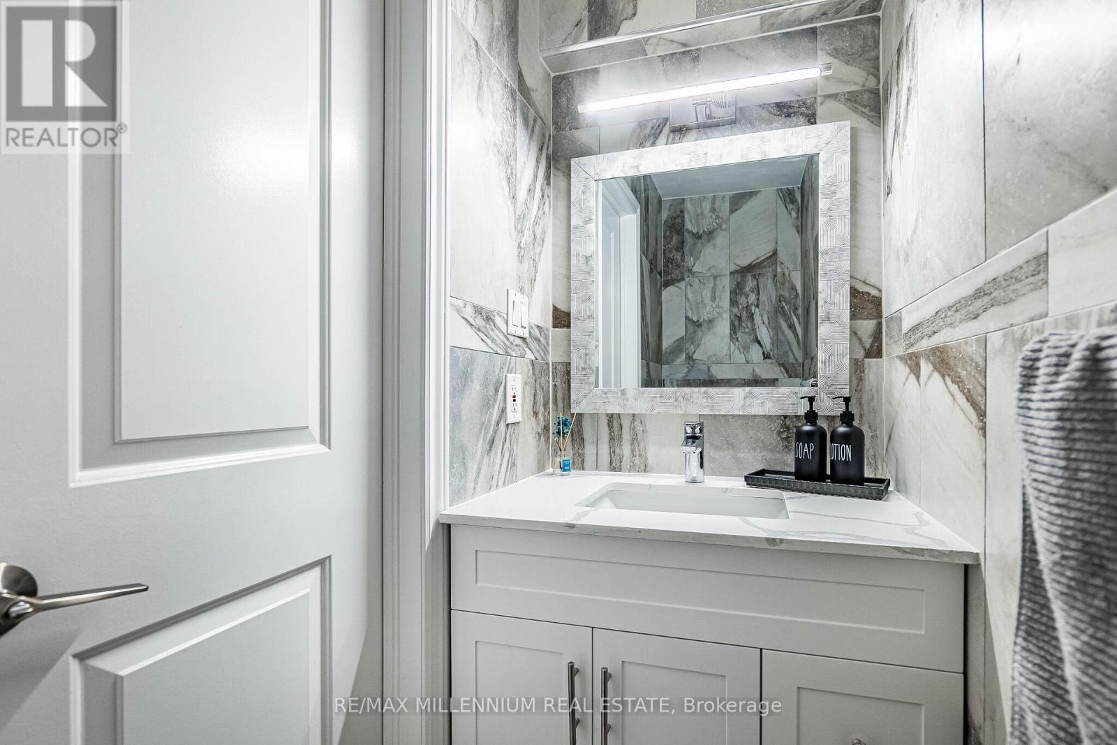 74 Atkins Circle, Brampton, Ontario  L6X 4B4 - Photo 16 - W12980316