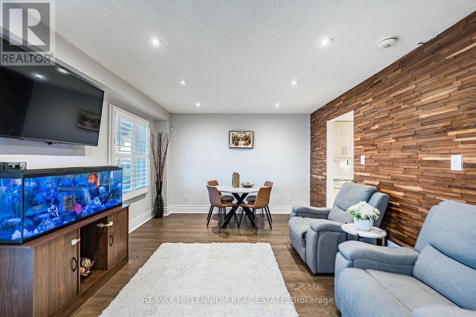 74 Atkins Circle, Brampton, Ontario  L6X 4B4 - Photo 8 - W12980316