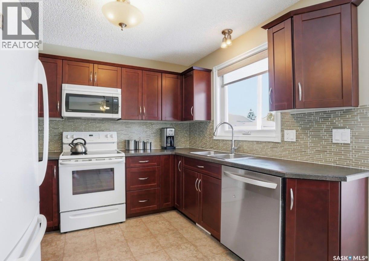 403 Bronson Crescent, Saskatoon, Saskatchewan  S7J 5E2 - Photo 15 - SK032512