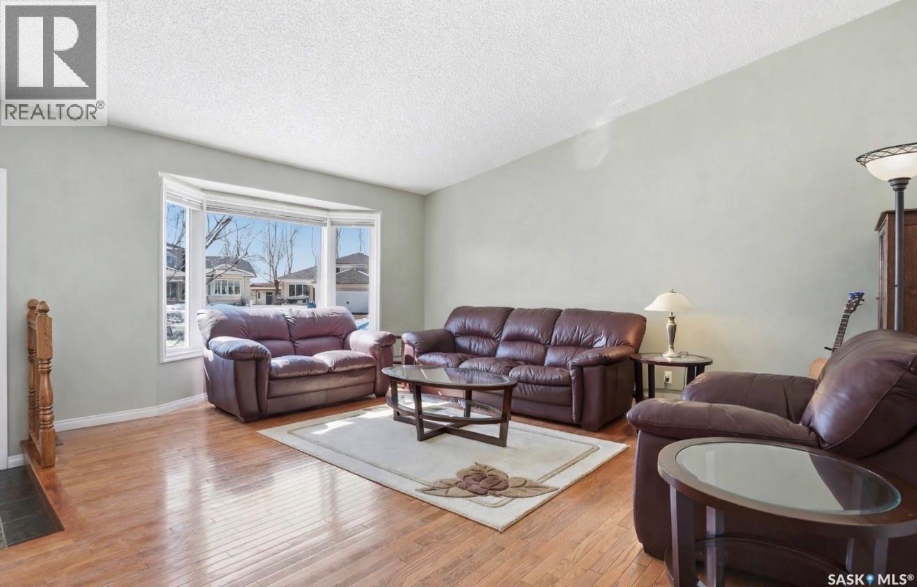 403 Bronson Crescent, Saskatoon, Saskatchewan  S7J 5E2 - Photo 4 - SK032512