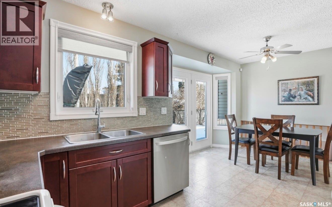 403 Bronson Crescent, Saskatoon, Saskatchewan  S7J 5E2 - Photo 9 - SK032512