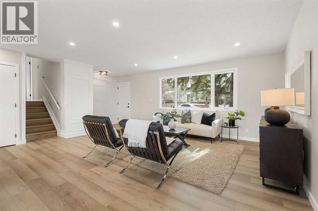 347 Queensland Drive Se, Calgary, Alberta  T2J 3R6 - Photo 5 - A2291982