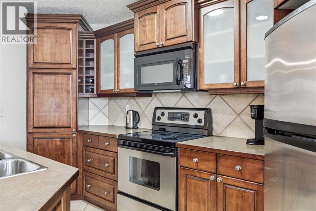 245 Springbank Terrace SW, Calgary, Alberta  T3H 4S8 - Photo 11 - A2299676