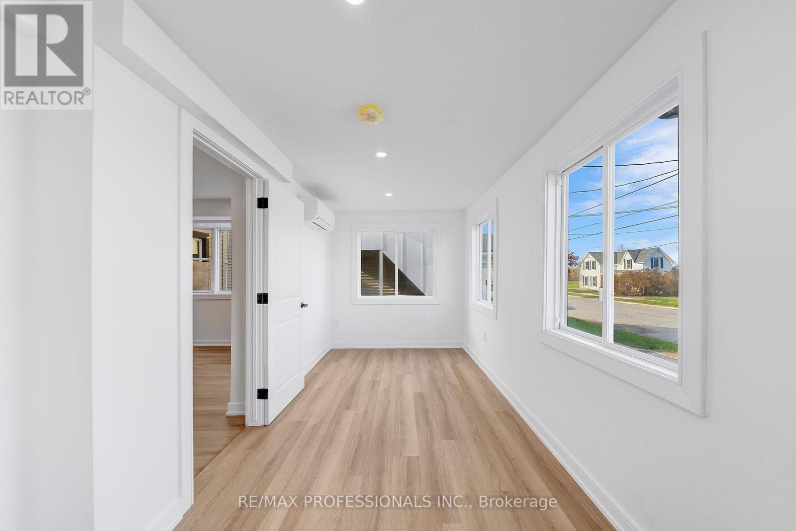 Apartment B - 27 Oakdale Avenue, St. Catharines (Oakdale), Ontario  L2P 2B8 - Photo 10 - X12980280