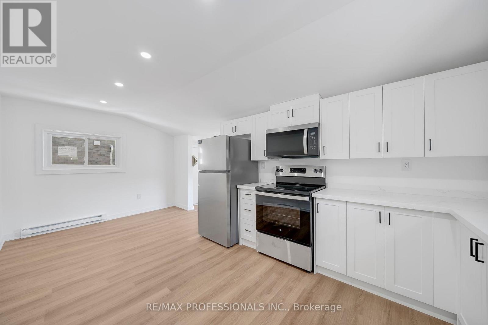 Apartment B - 27 Oakdale Avenue, St. Catharines (Oakdale), Ontario  L2P 2B8 - Photo 5 - X12980280