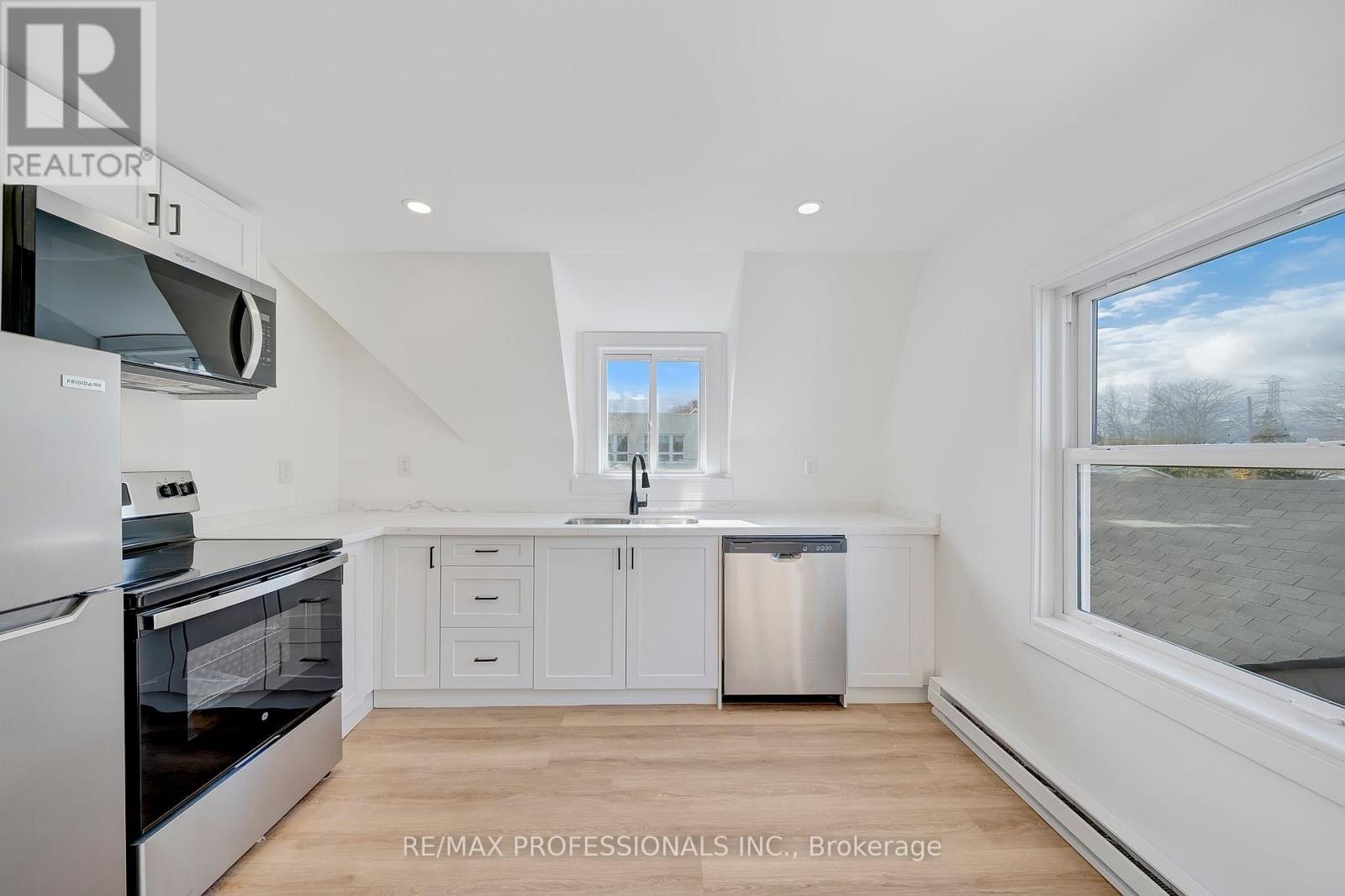 Apartment A - 27 Oakdale Avenue, St. Catharines, Ontario  L2P 2B8 - Photo 12 - X12980288