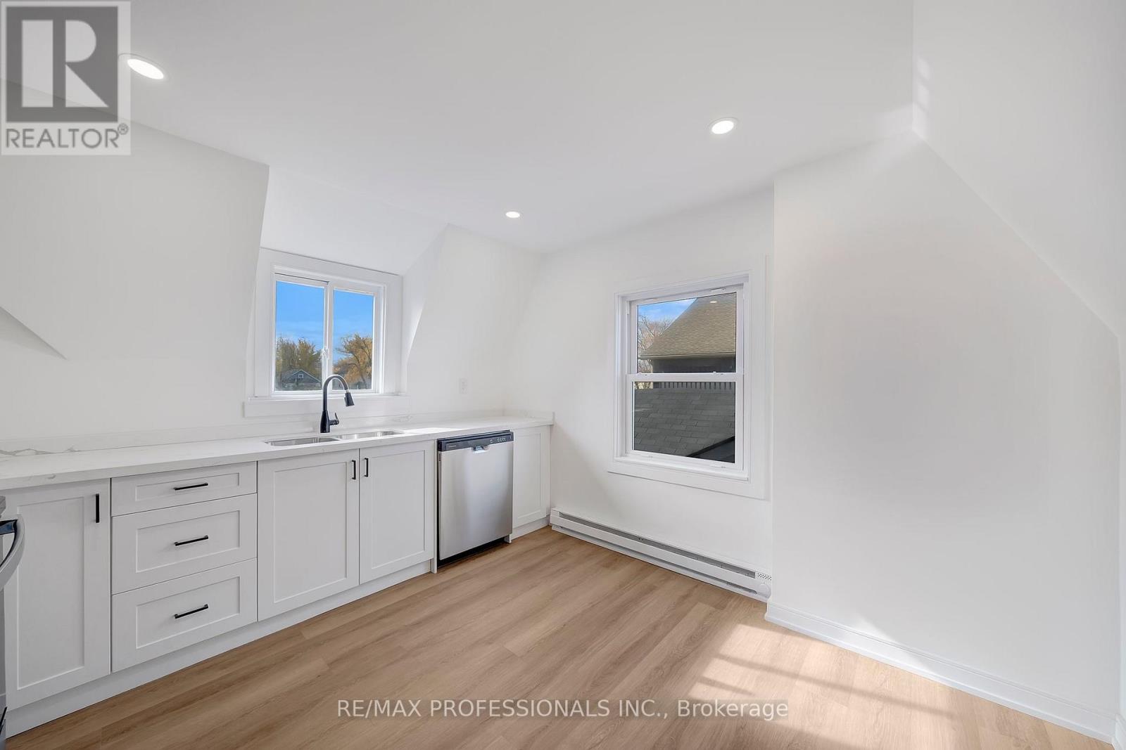 Apartment A - 27 Oakdale Avenue, St. Catharines, Ontario  L2P 2B8 - Photo 13 - X12980288