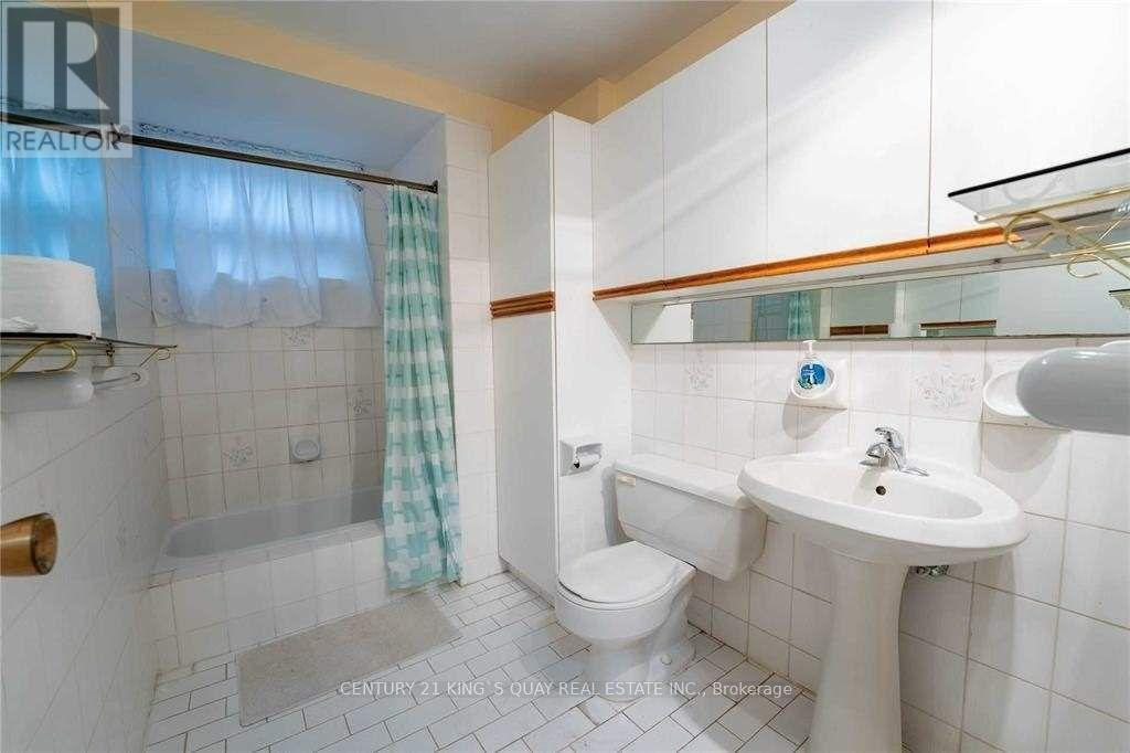 7 Ennismore Place, Toronto, Ontario  M2J 1Z9 - Photo 9 - C12860874