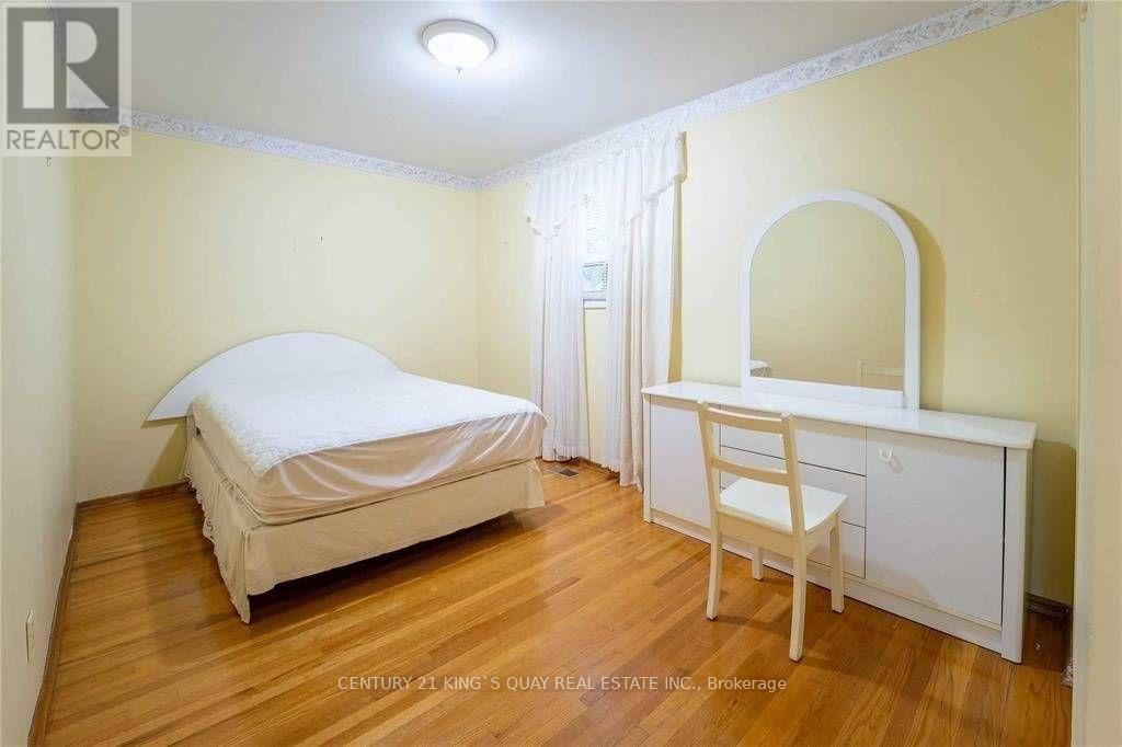 7 Ennismore Place, Toronto, Ontario  M2J 1Z9 - Photo 6 - C12860874