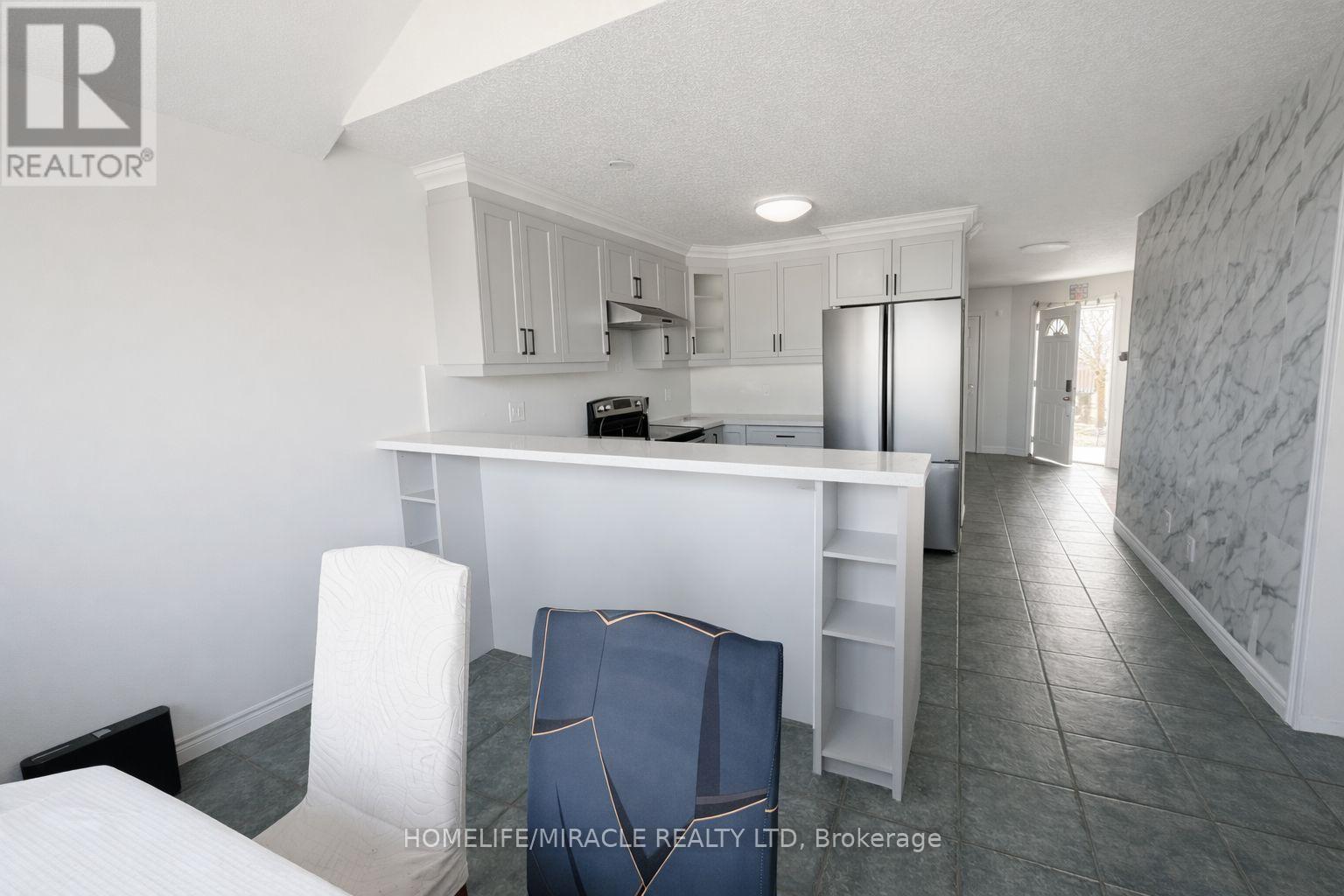 84 Crawford Crescent, Cambridge, Ontario  N1T 1X6 - Photo 4 - X12980142