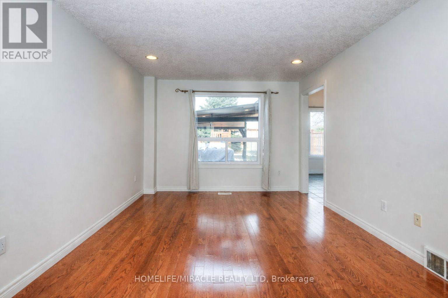 84 Crawford Crescent, Cambridge, Ontario  N1T 1X6 - Photo 5 - X12980142