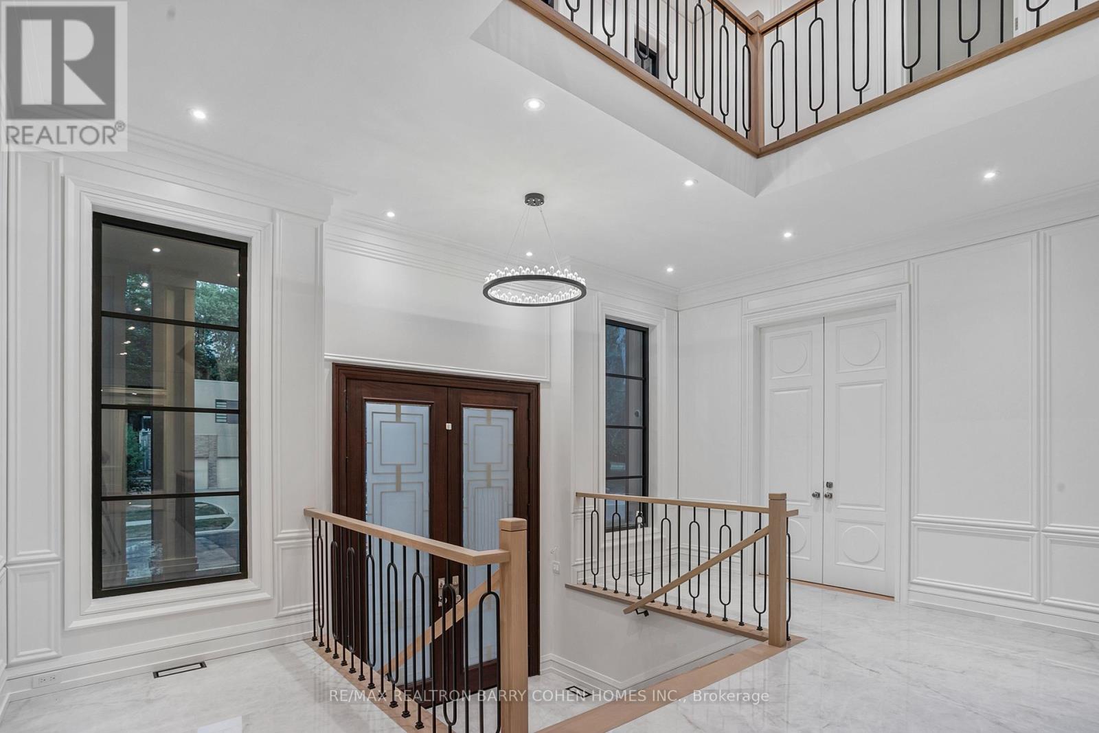 27 Penwood Crescent, Toronto, Ontario  M3B 3B1 - Photo 2 - C12980320