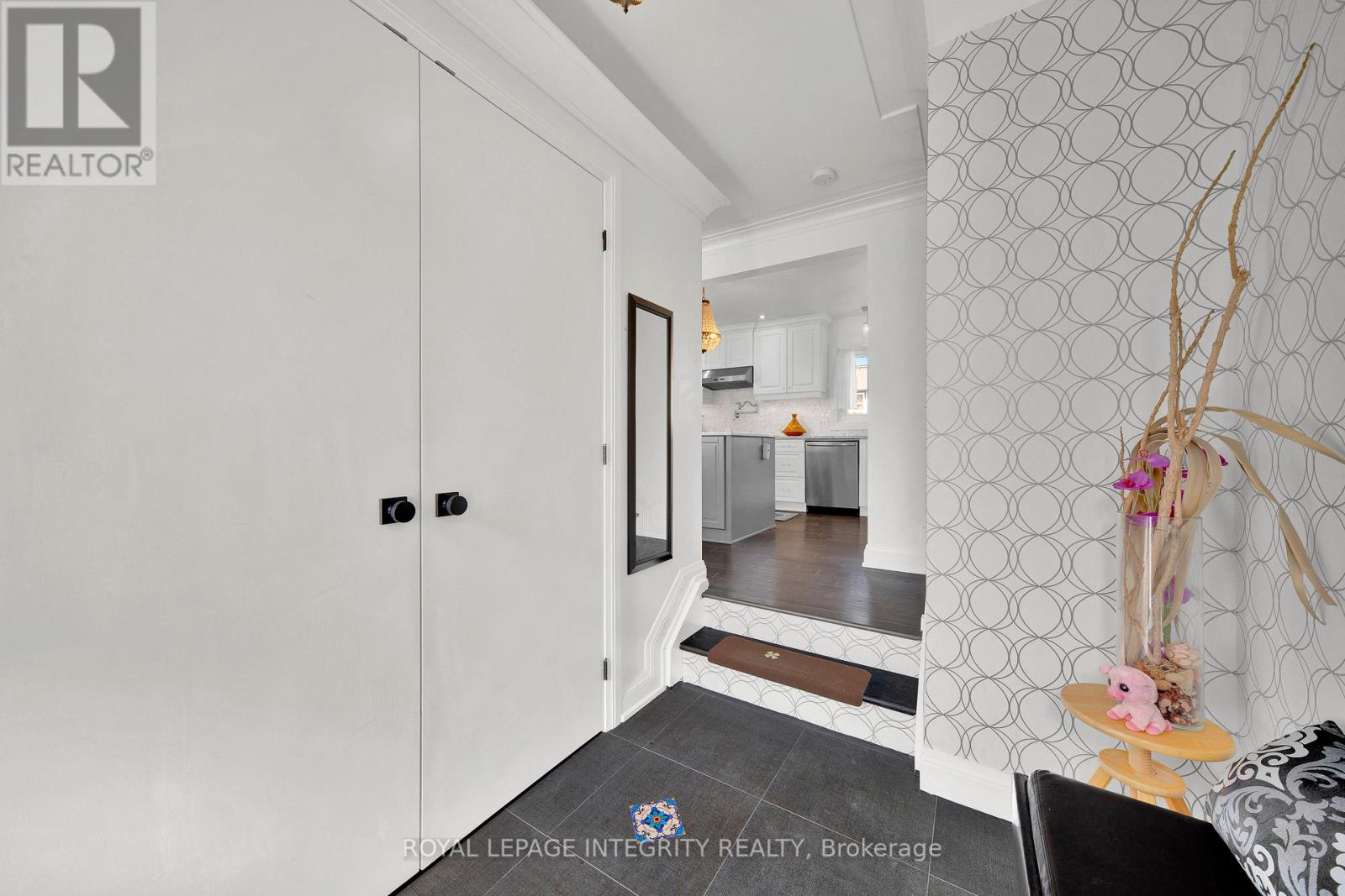 9 Bellfield Street, Ottawa, Ontario  K2B 6K6 - Photo 3 - X12980326