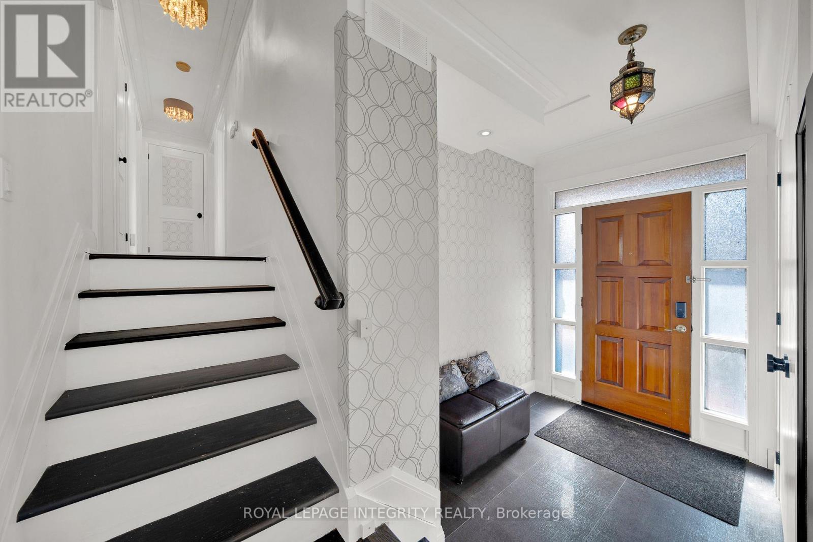 9 Bellfield Street, Ottawa, Ontario  K2B 6K6 - Photo 4 - X12980326