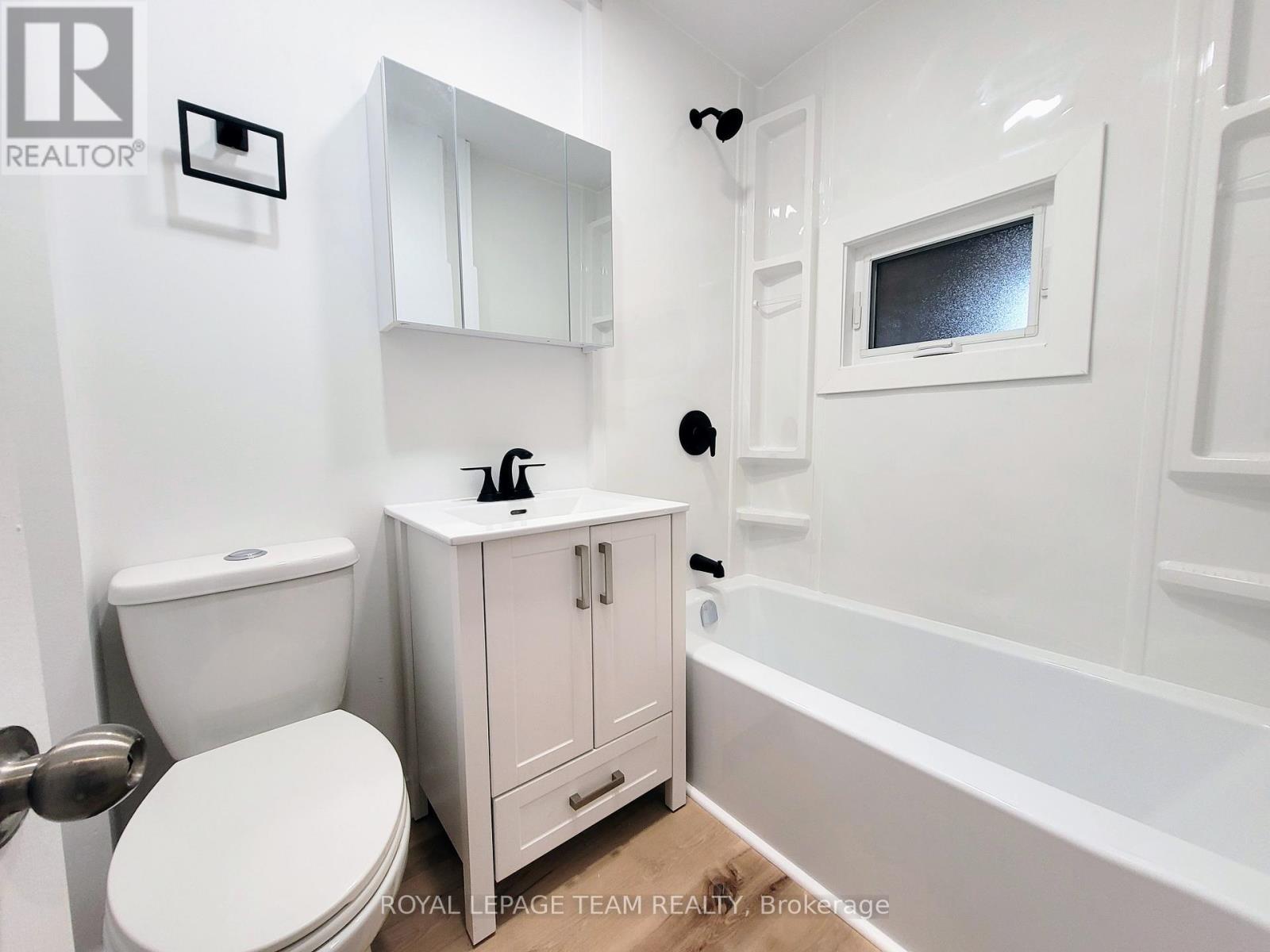 147 St Andrew Street, Ottawa, Ontario  K1N 5G3 - Photo 12 - X12980334