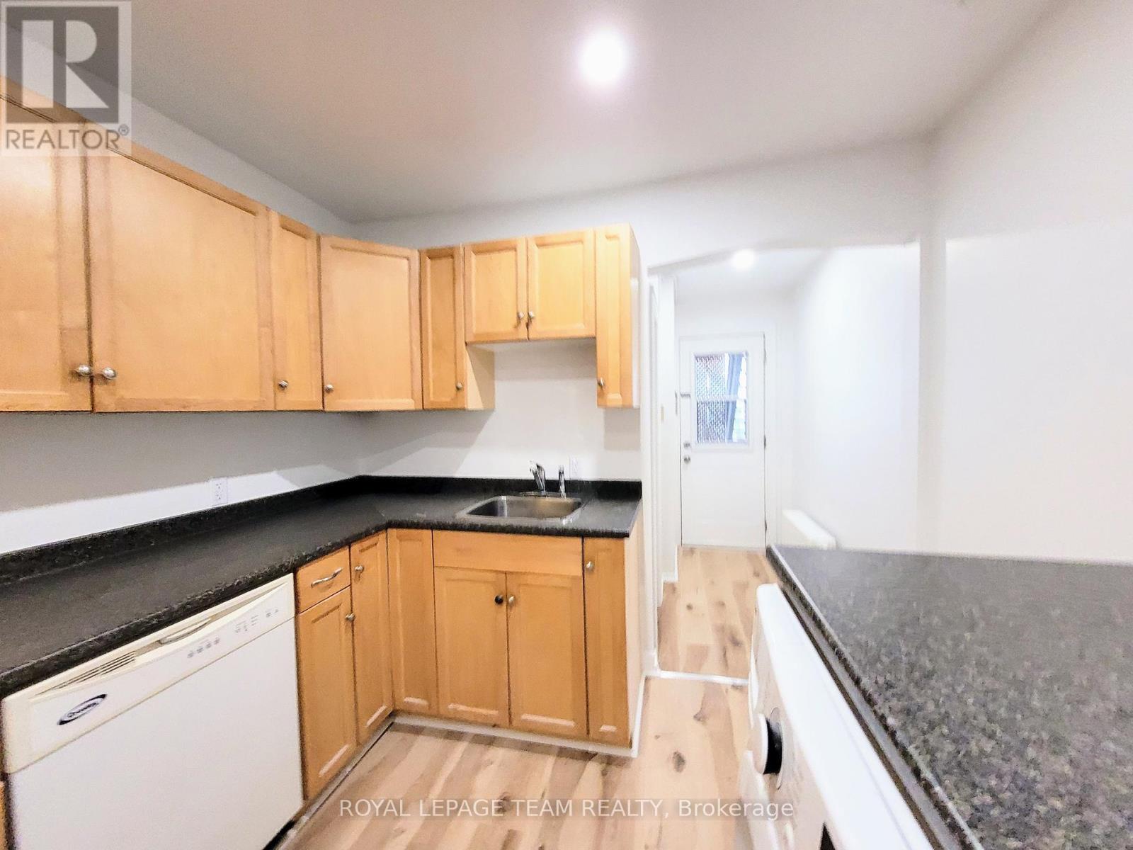 147 St Andrew Street, Ottawa, Ontario  K1N 5G3 - Photo 9 - X12980334