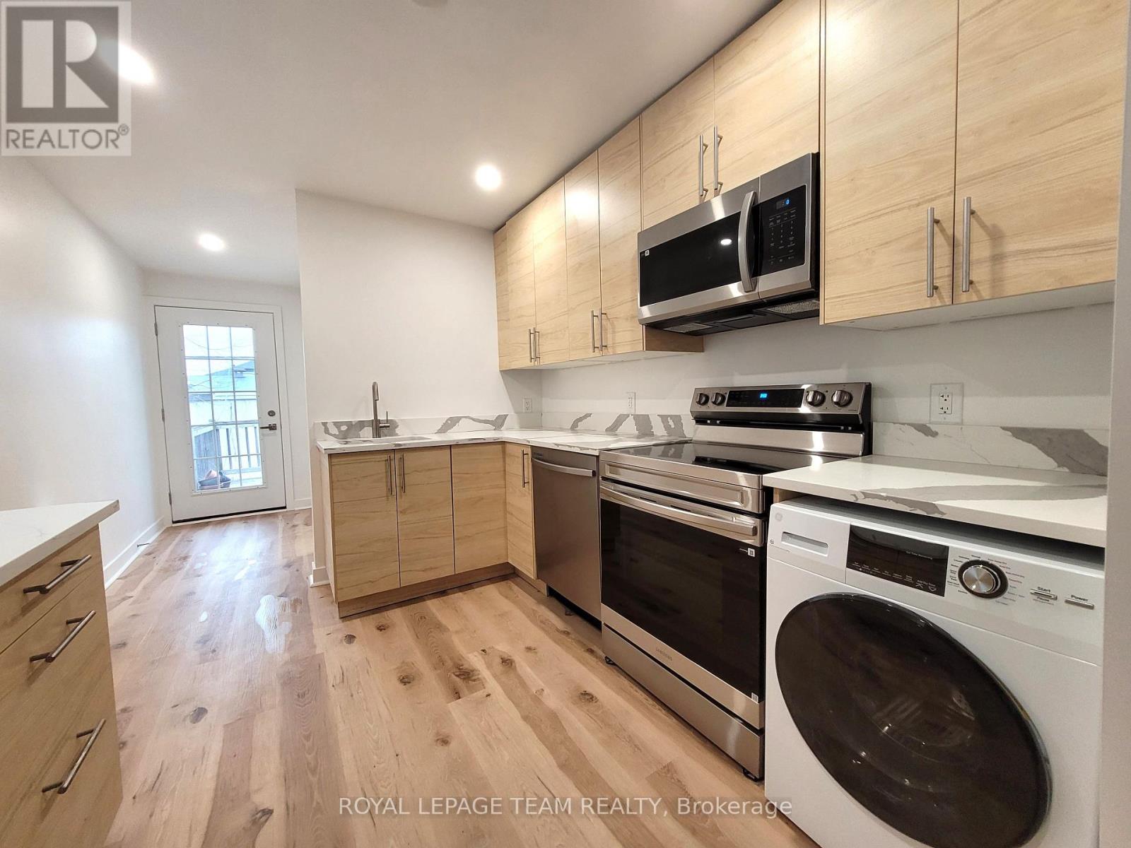 2 - 145 St Andrew Street, Ottawa, Ontario  K1N 5G3 - Photo 9 - X12980340