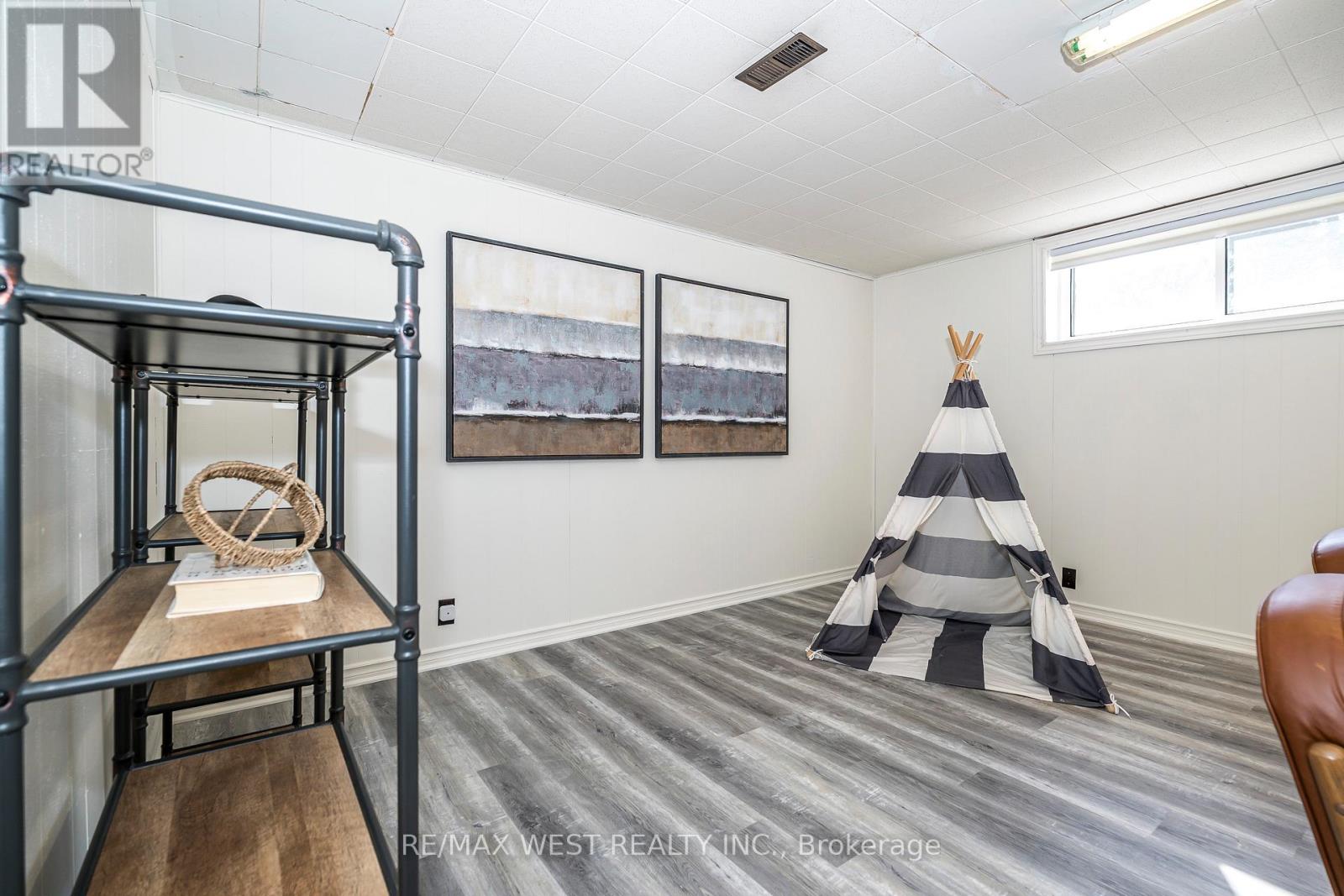 6 Prentice Court, Toronto, Ontario  M9P 1N2 - Photo 25 - W12974676