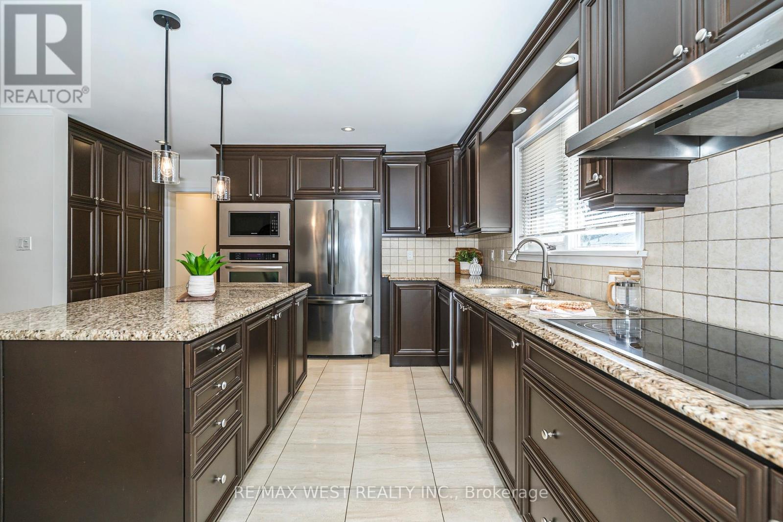 6 Prentice Court, Toronto, Ontario  M9P 1N2 - Photo 12 - W12974676