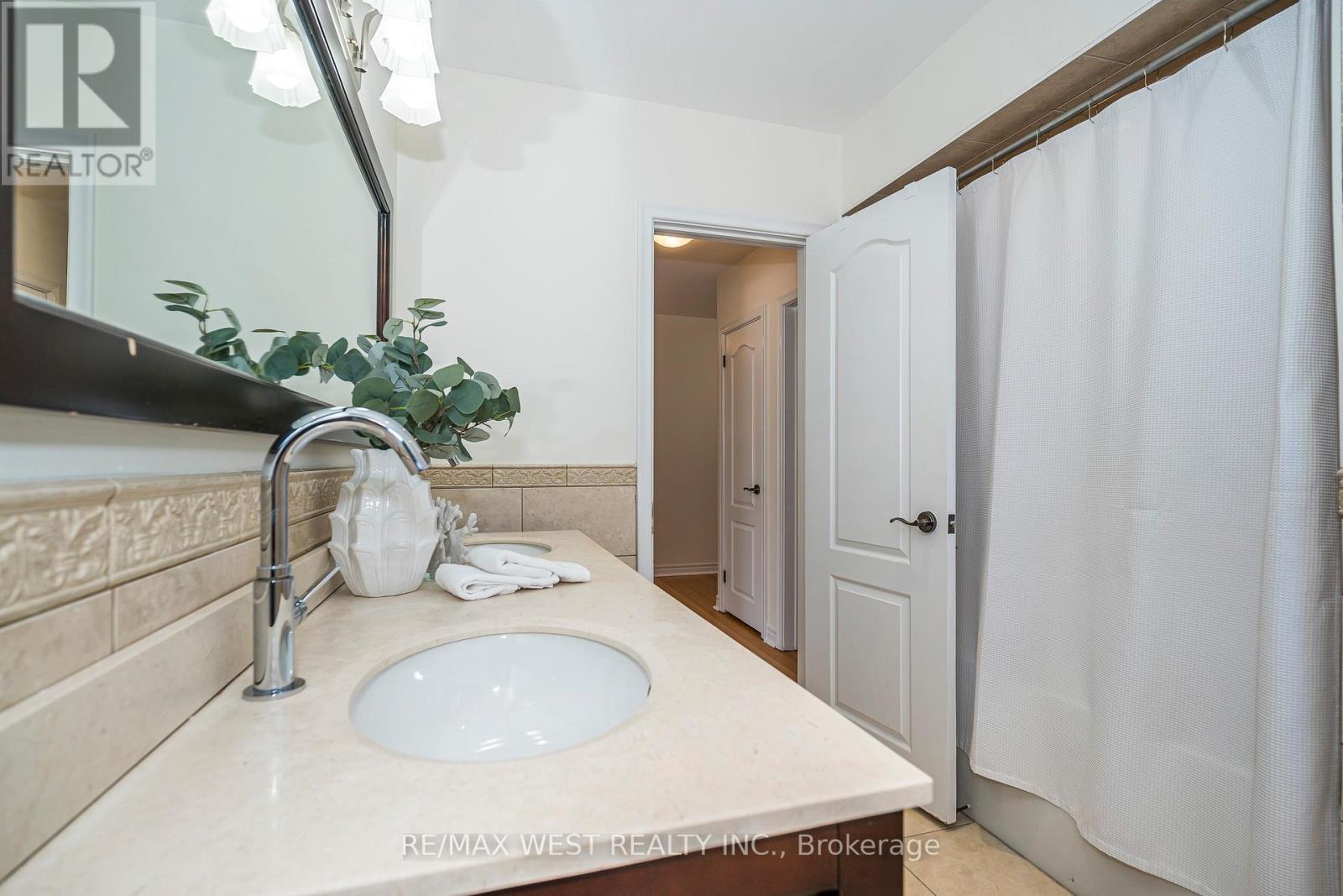 6 Prentice Court, Toronto, Ontario  M9P 1N2 - Photo 22 - W12974676