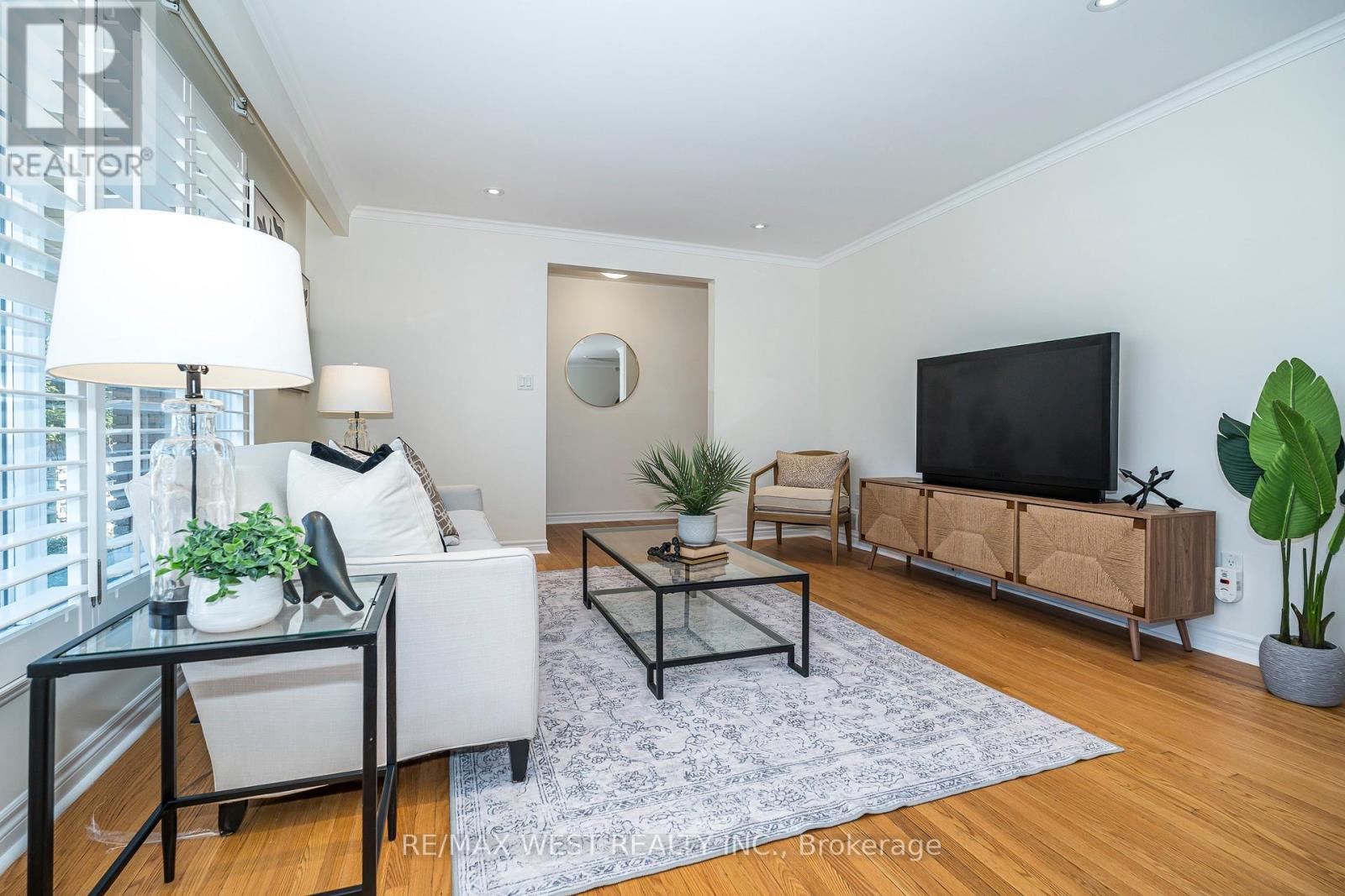 6 Prentice Court, Toronto, Ontario  M9P 1N2 - Photo 7 - W12974676