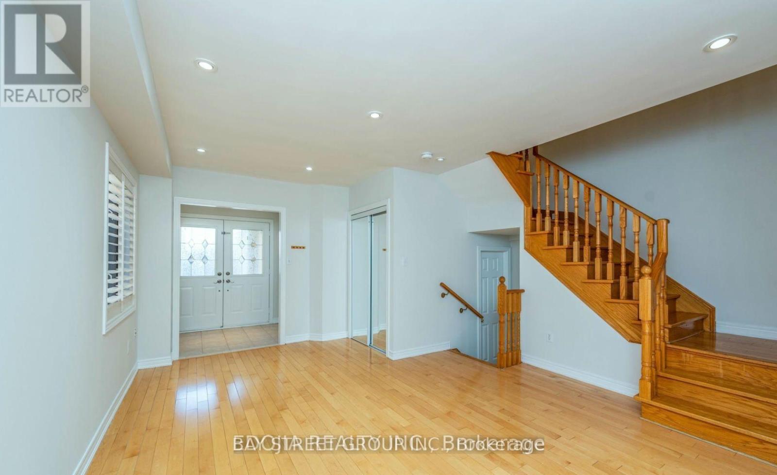 130 Royal Appian Crescent, Vaughan, Ontario  L4K 5L7 - Photo 2 - N12980328