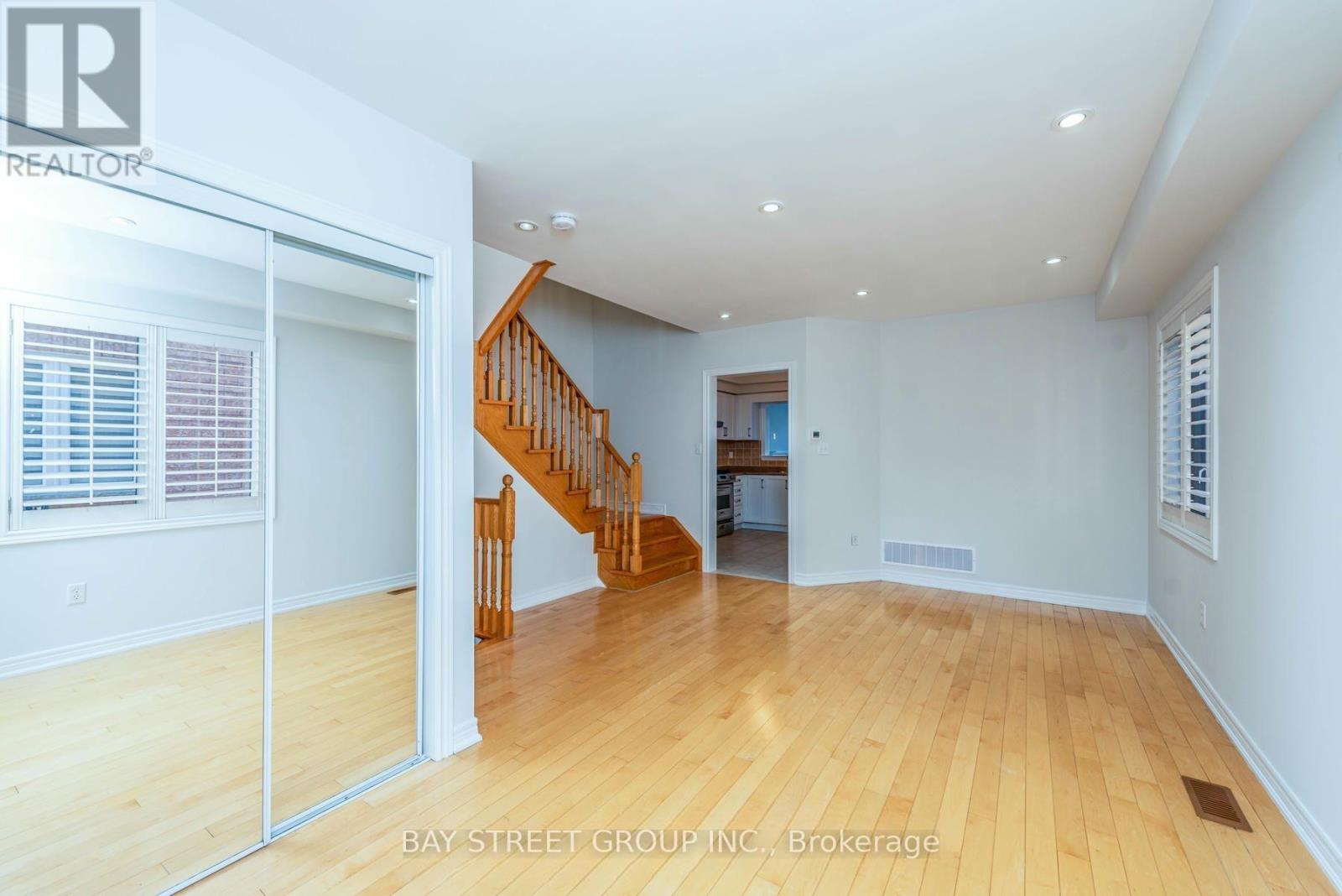 130 Royal Appian Crescent, Vaughan, Ontario  L4K 5L7 - Photo 3 - N12980328